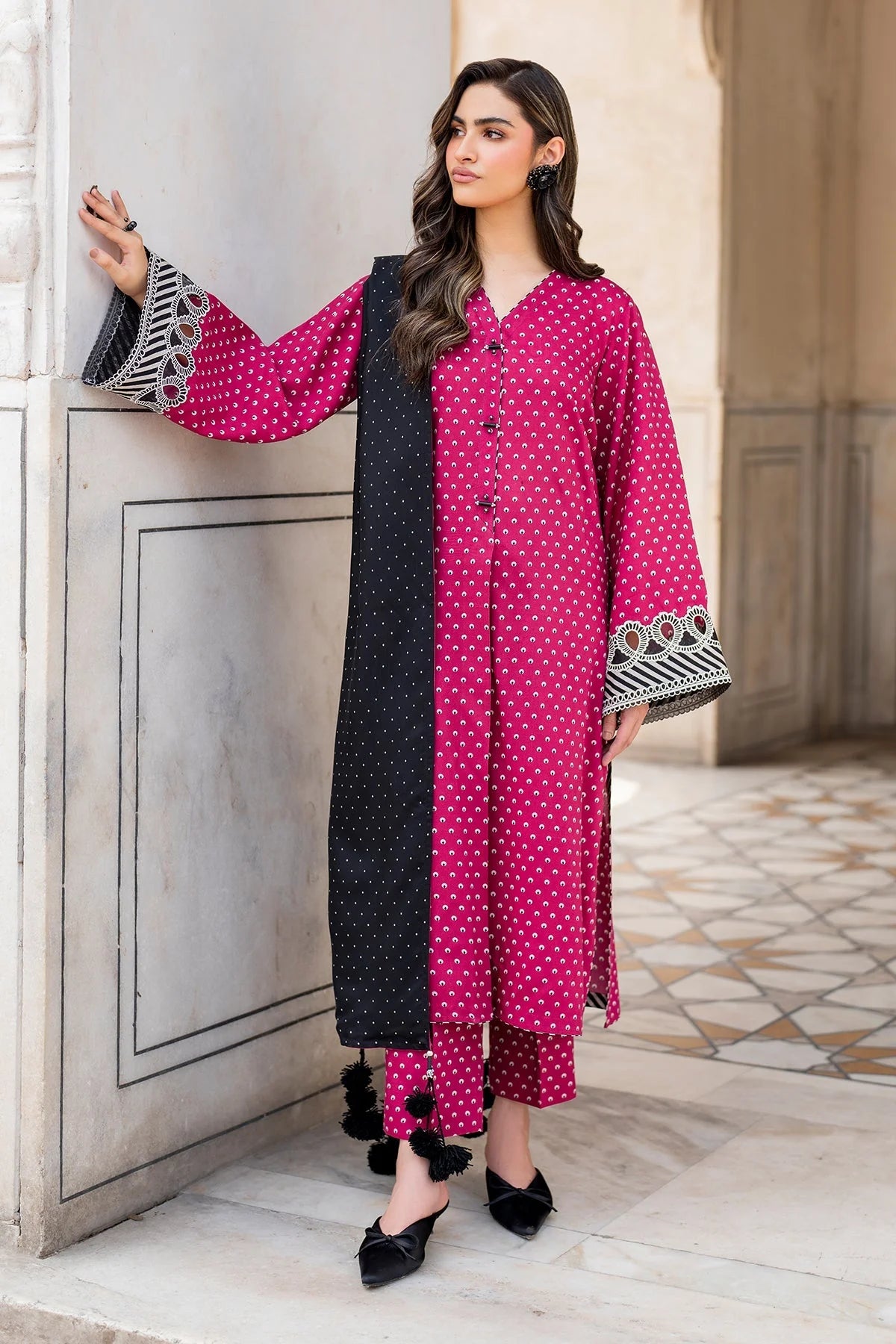 BAROQUE - 3PC KARANDI PRINTED SHIRT WITH PRINTED DUPATTA AND TROUSER-EP-5420