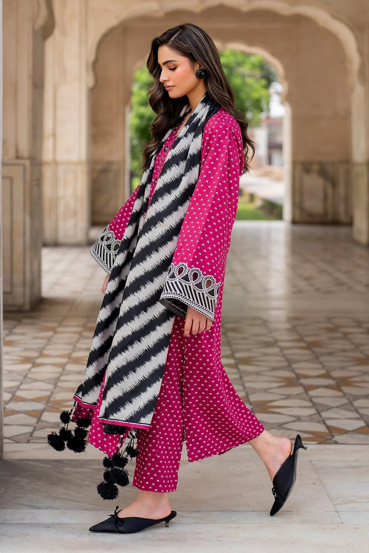 BAROQUE - 3PC KARANDI PRINTED SHIRT WITH PRINTED DUPATTA AND TROUSER-EP-5420