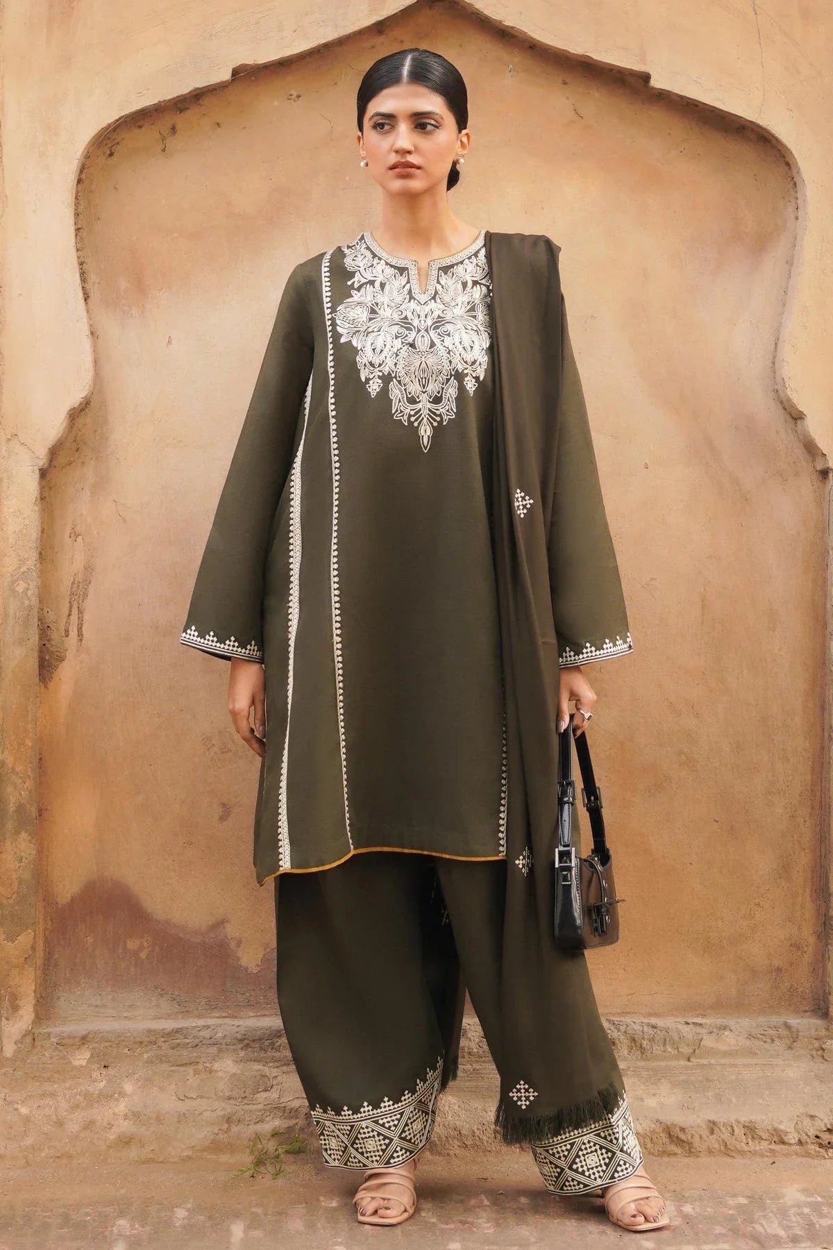 ZARASHAHJAHAN-3PC DHANAK EMBROIDERED SHIRT WITH DHANAK EMBROIDERED SHAWL & EMB TROUSER- EP-5058