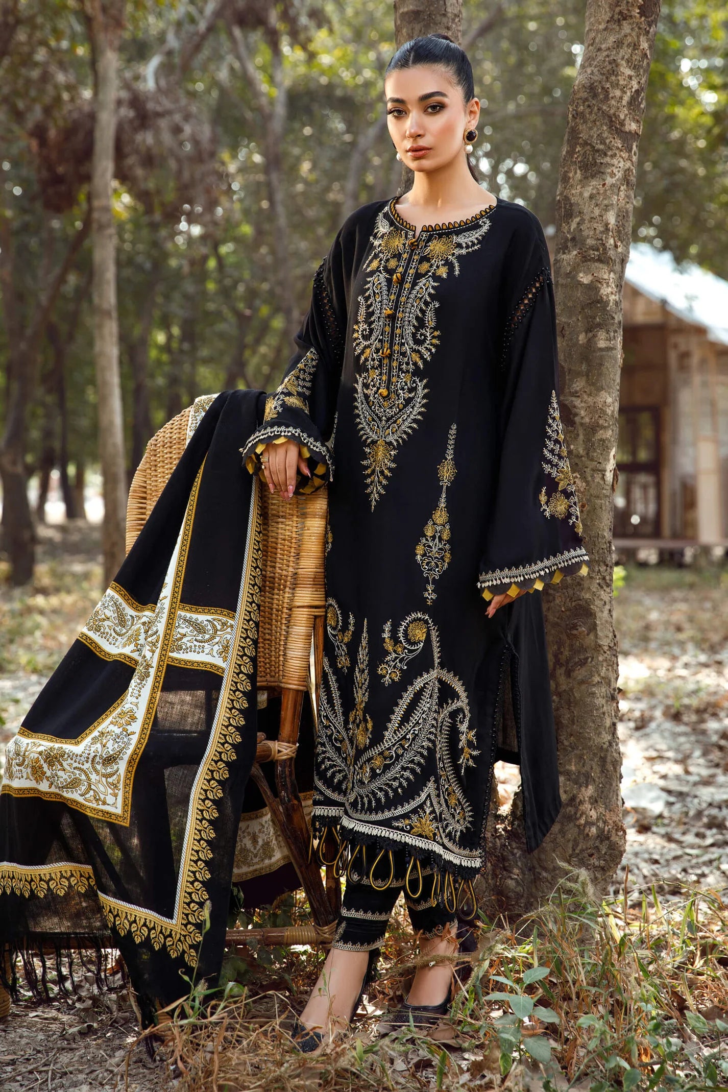 MARIA B -3PC KHADAR HEAVY EMBROIDERED WITH PASHMINA PRINT SHAWL & KHADDAR TROUSER-EP-5085