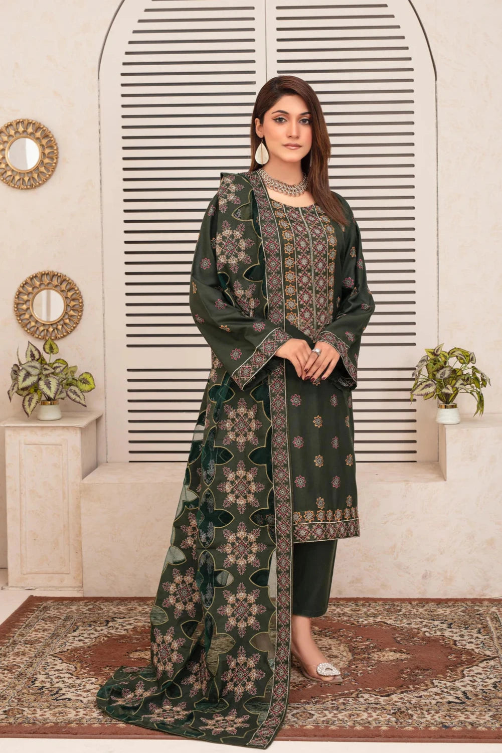 ELAAN.PK-DHANAK EMBROIDERED SHIRT WITH DHANAK HEAVY CUTWORK EMBROIDERED SHAWL AND TROUSER-EP-0013