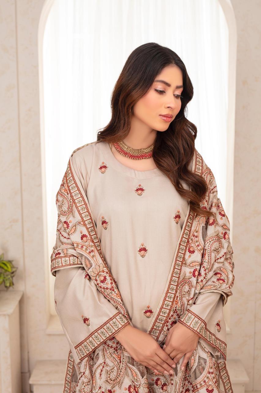 ELAAN.PK -3PC DHANAK EMBROIDERED SHIRT WITH DHANAK HEAVY CUTWORK EMBROIDERED SHAWL AND TROUSER-EP-003