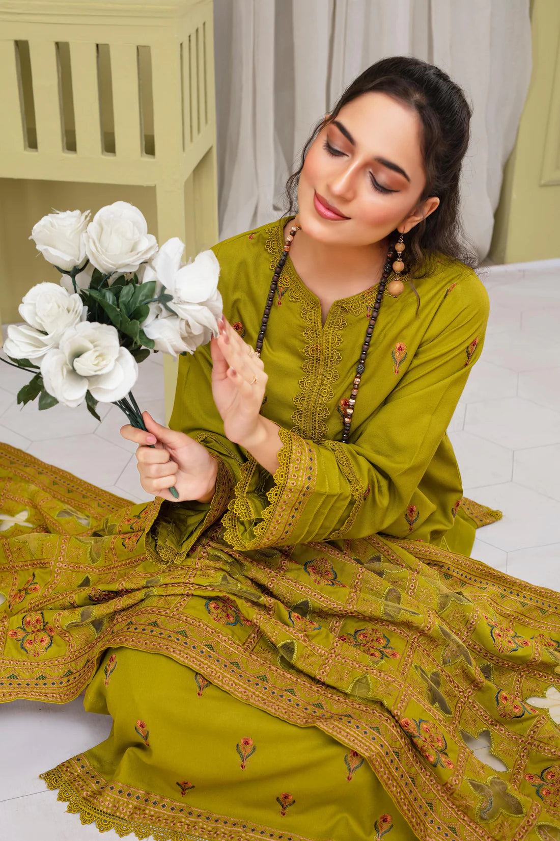 ELAAN.PK-3PC DHANAK EMBROIDERED SHIRT WITH HEAVY CUTWORK EMBROIDERED DHANAK SHAWL AND TROUSER-EP-5475