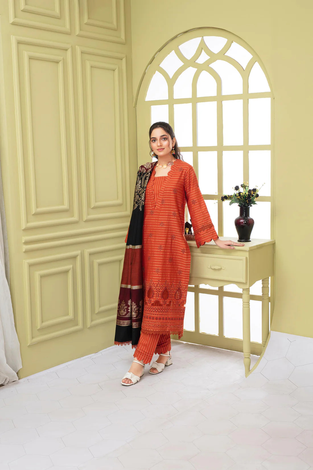 ELAAN.PK-3PC SLUB KHADAR CUTWORK EMBROIDERED SHIRT WITH JACQUARD WOOL SHAWL-EP-5479