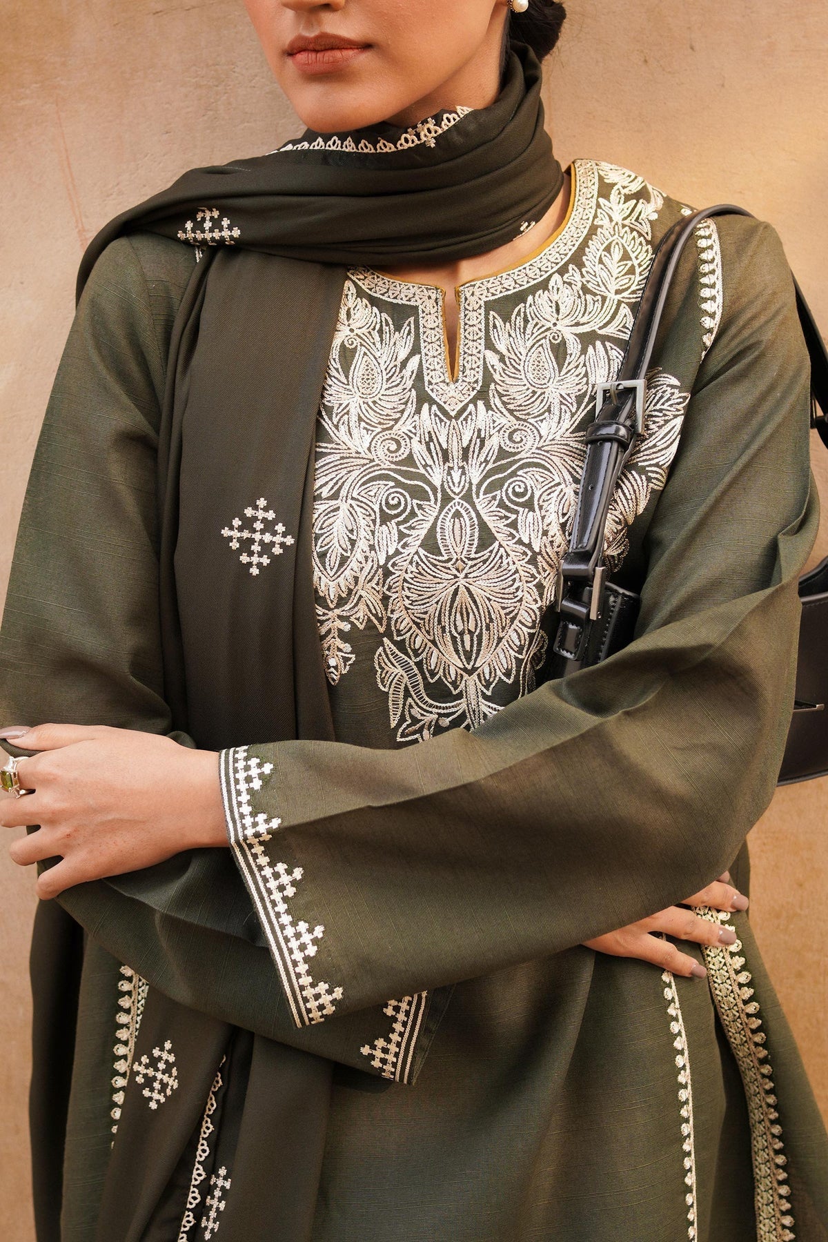 ZARASHAHJAHAN-3PC DHANAK EMBROIDERED SHIRT WITH DHANAK EMBROIDERED SHAWL & EMB TROUSER- EP-5058