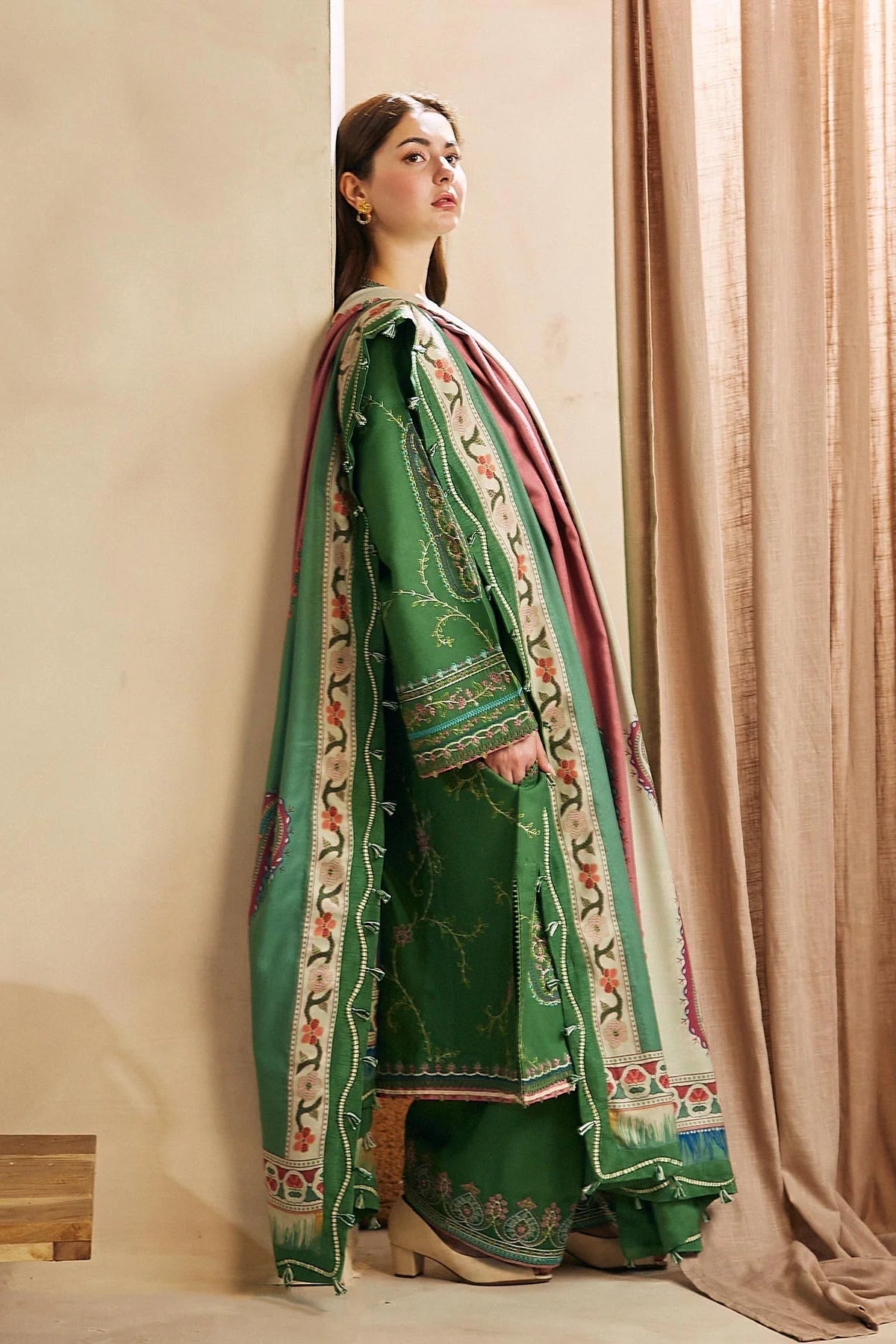 ZARASHAHJAHAN_3PC DHANAK EMBROIDERED SHIRT WITH TWILL PRINTED SHAWL & TROUSER -EP-5009 (GREEN)