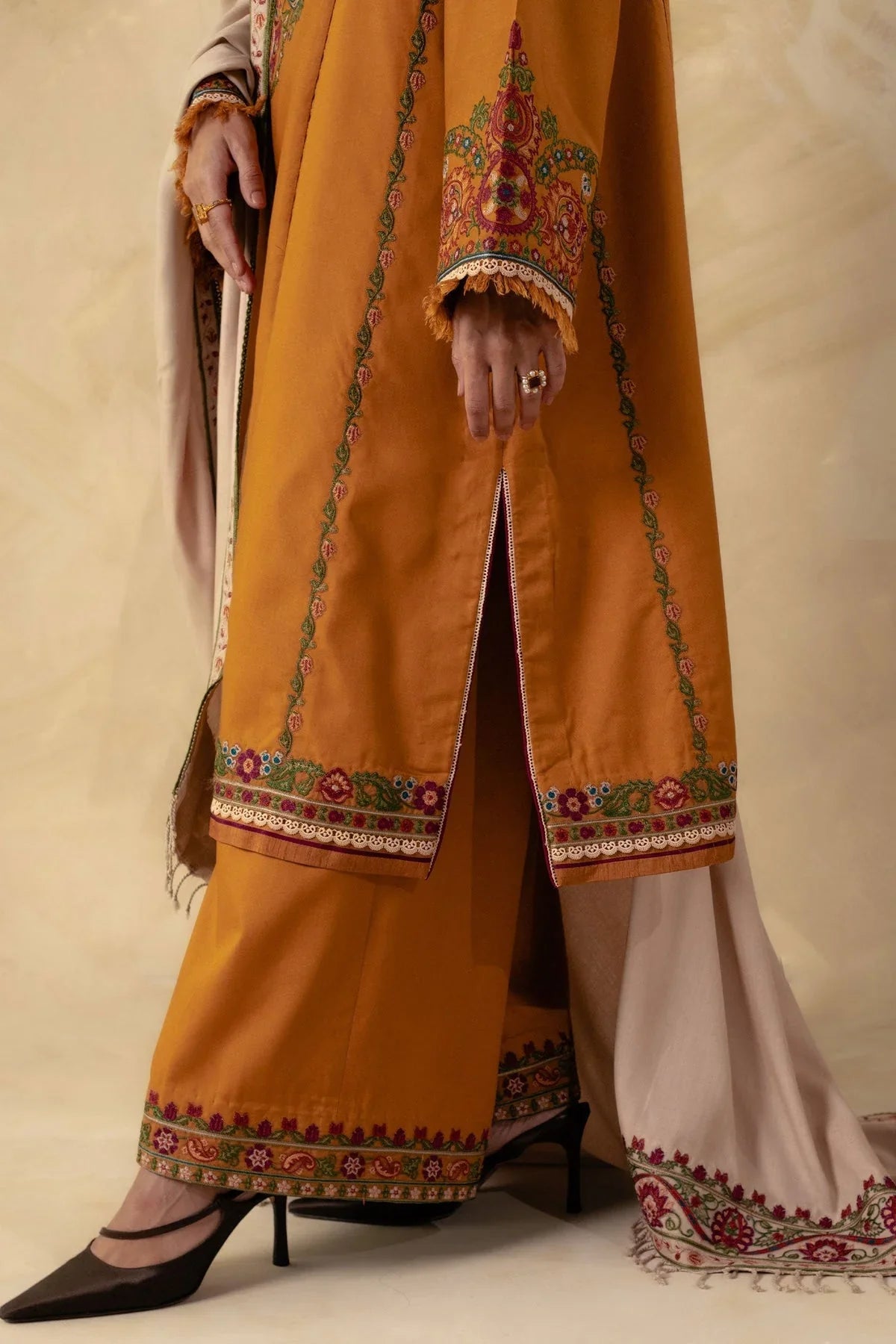 ZARASHAHJAHAN - 3PC DHANAK HEAVY EMBROIDERED SHIRT WITH DHANAK EMBROIDERED SHAWL AND EMB DHANAK TROUSER- EP-5052