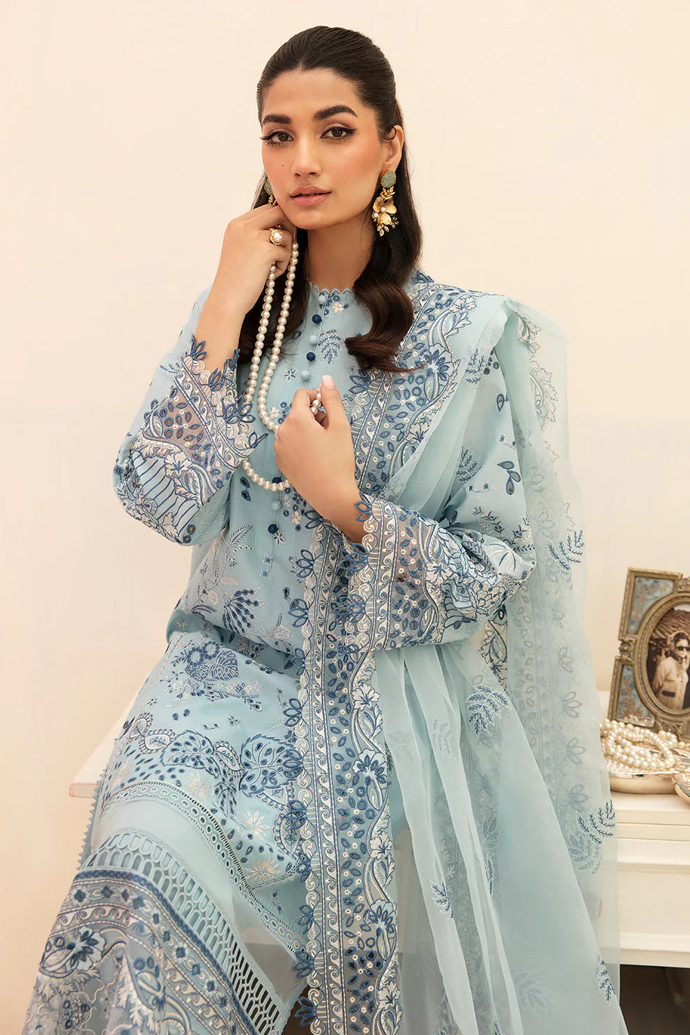 ADAN LIBAAS- 3PC LAWN CHIKENKARI EMBROIDERED SHIRT WITH ORGANZA EMBROIDERED DUPATTA-EP-5220