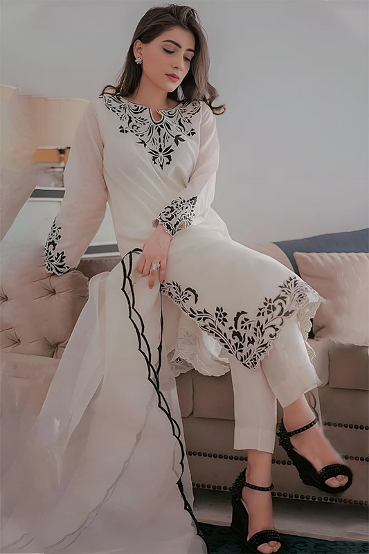 MARIA B - 3PC LAWN EMBROIDERED SHIRT WITH ORGANZA EMBROIDERED DUPATTA AND TROUSER- EP-5146